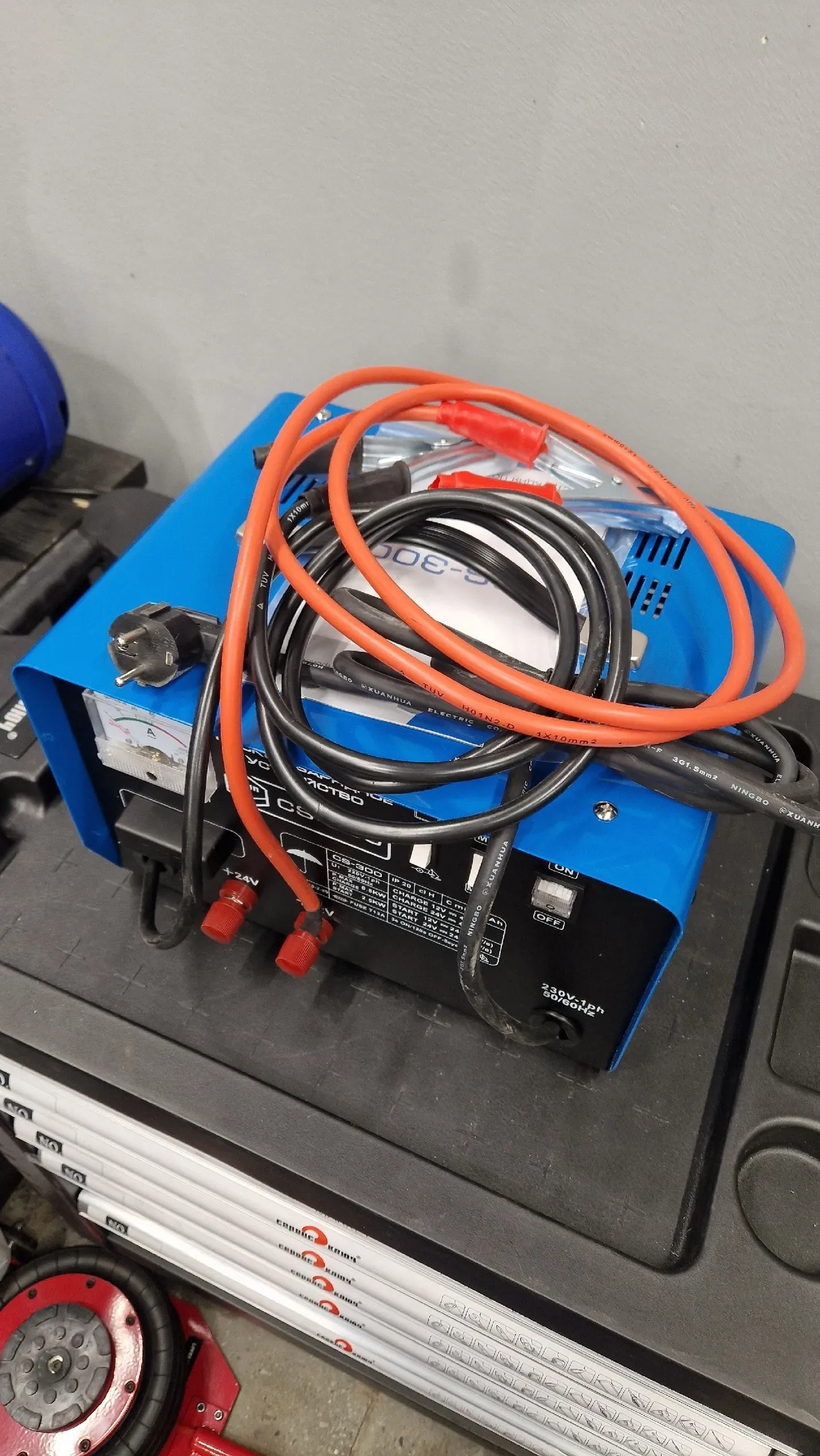  Пуско-зарядное устройство 240А, 12/24В, 220В TEMP CS-300